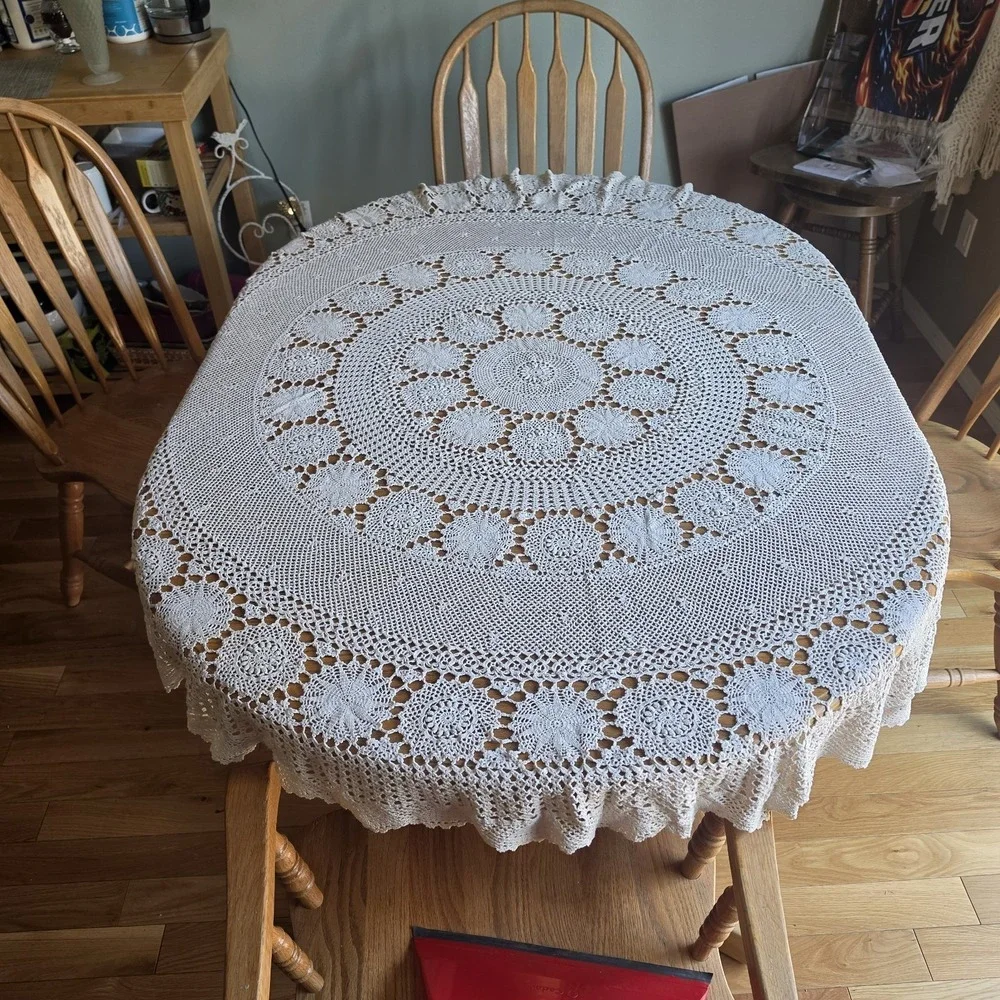 VINTAGE Oval Cotton Crochet Lace Tablecloth Cream 6FT×5FT approximately